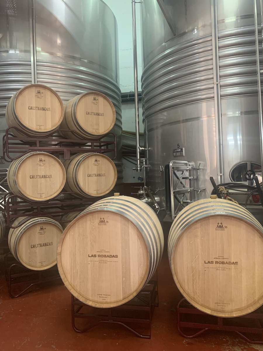 Silbeva's tweet photo. @faus_sania Ahí he estado este fin de semana @jurgenBS89 visitando bodegas precisamente. #rioja #vinos Bodegas Betolaza. https://t.co/0fiGct4RYW