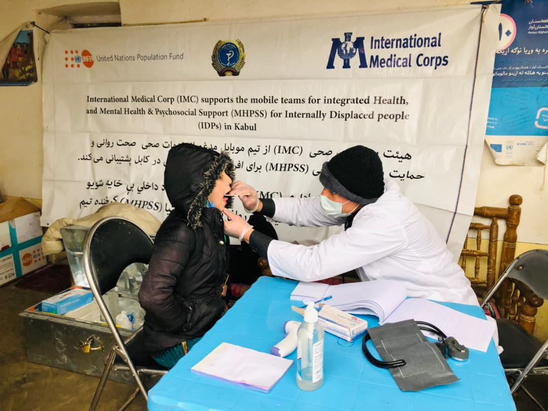 UNFPAAfg's tweet photo. Mobile Health Teams play a critical role in Afghanistan's emergency response. We support the #MHTs in order to improve access of internally displaced people & host communities to health services. The #MHT has a general practitioner, midwife, psychosocial counselor, & vaccinator. https://t.co/6qFo3rPTAe