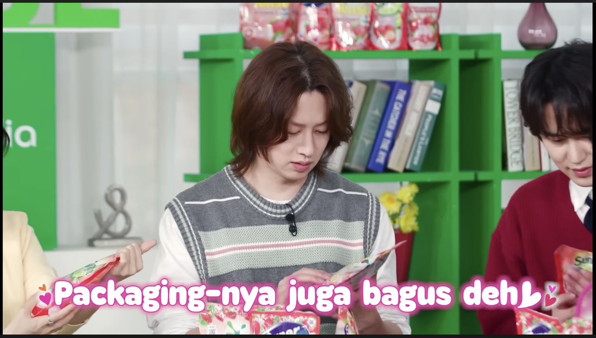 Wkwkw aku keracunan mau beli juga! Selain packagingnya yg cantik, pasti jg wangi bgt bgt bgtt
#WanginyaBikinJatuhCinta #HeechulKyuhyunMantulHouse #superpellkoreanstrawberry