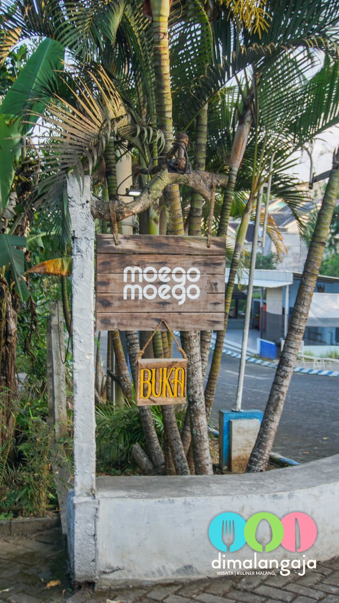 dimalangaja's tweet photo. #dimalangajajunrejo Moego Moego
📍 Jl. Wastu Asri No. 1 Junrejo
⌚ 09.30 - 00.00
✔️ Wifi
💰 10 - 20 rb
🛵 Shopee, go/grab food
🍝 • Nasi Ayam Hutan
• Mendoan
• Es Kopi Roti
• Matcha Latte

#dimalangaja #malang #kuliner #kulinermalang #kulinermlg #umkm #batu #batukuliner https://t.co/XEqKeXDTQY
