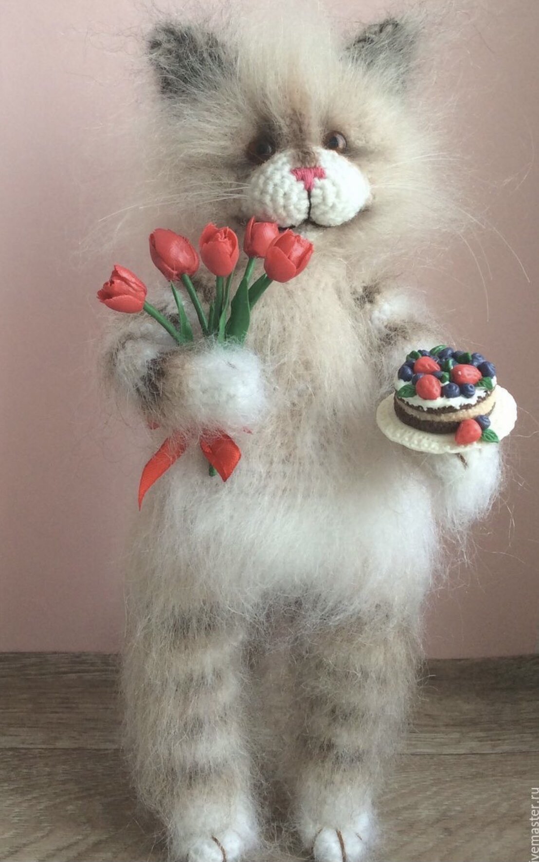 Кот с цветами