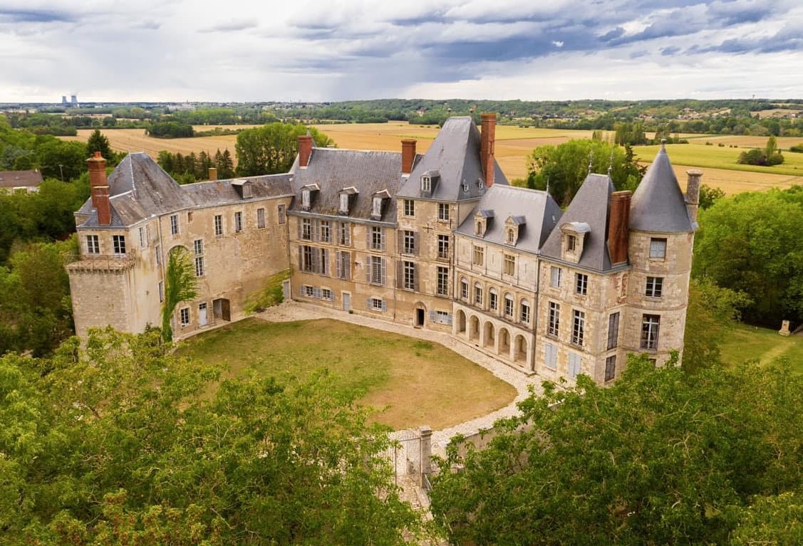 MyLoireValley's tweet photo. Découvrez ce matin, en plein cœur de la commune de Saint Brisson sur Loire, le château de Saint Brisson, une ancienne forteresse médiévale située au fin fond du Loiret ! 😲
📸 les_chateaux_francais (sur Instagram)
#ValdeLoire #Loiret #SaintBrisson https://t.co/dnzlqqPzxr