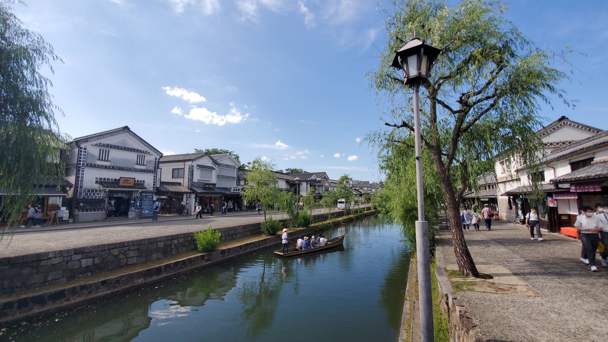 はる旅 日本一周完 Al Twitter 美観地区 江戸時代の雰囲気がある街並みが素敵 自分はこういう江戸時代の雰囲気が好き 倉敷川もあって歩いてて楽しいし 色んな発見がある これわかるかな 一部の建物に写真のやつみたいなのが使われててこういうのもあるんだな