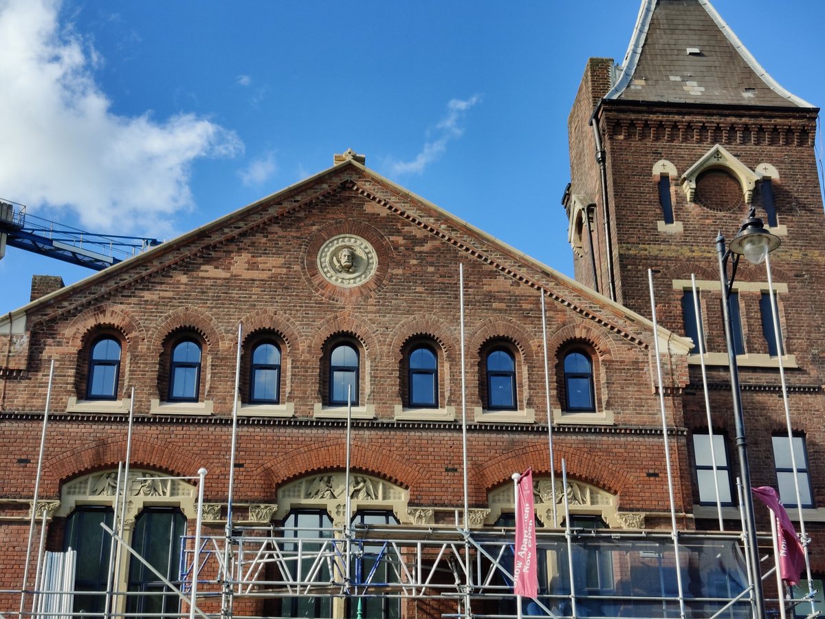 👋 St Bartholomew's Hospital, #Rochester is re-emerging as the scaffolding comes down!

🚧 Over the past year the main hospital building has been converted and extended by <a href="/mcr_homes/">MCR Homes</a> to create 86 flats.

ℹ️ Find out more about the history of St Bart's: futurechatham.weebly.com/st-bartholomew…