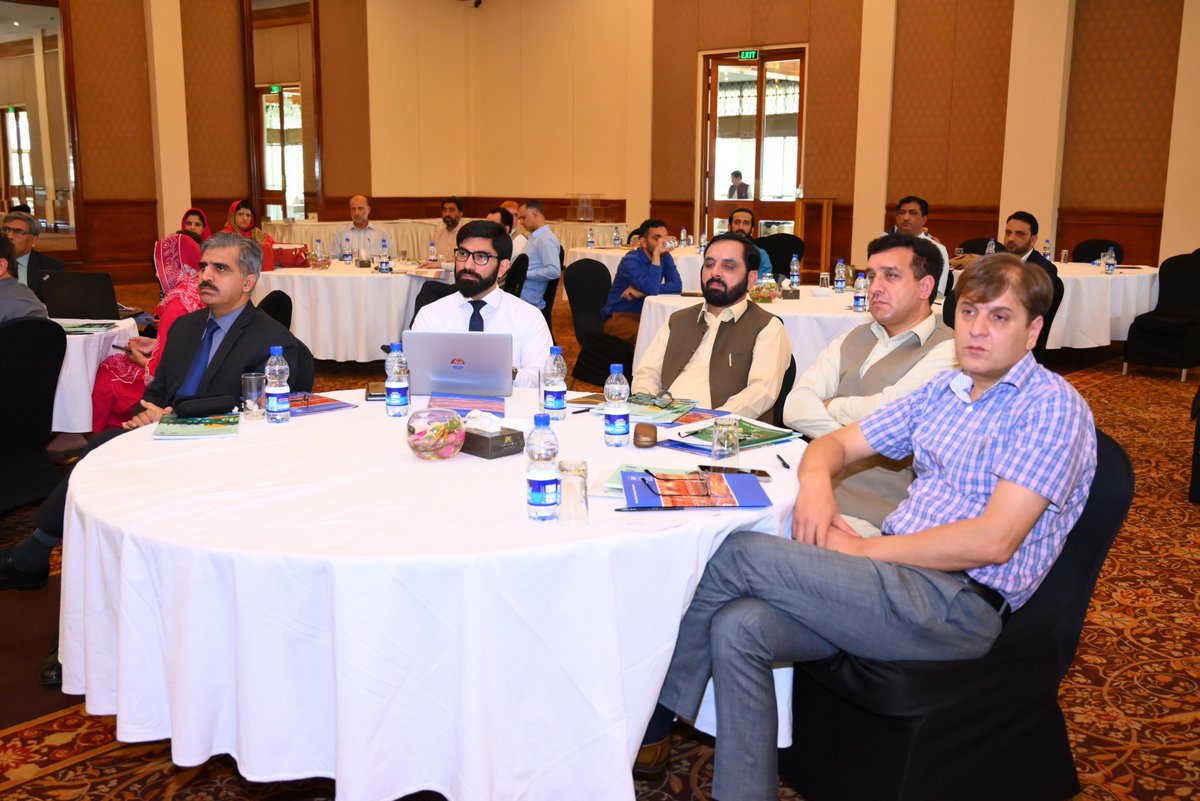(2/2) #UNDPinPakistan DRR <a href="/AlionaNiculita/">Aliona Niculita</a> thanked reps from <a href="/GovtofAJK/">Govt of Azad Jammu & Kashmir</a>, SDMA, TEVTA, <a href="/AjkBoi/">AJK BOI</a> &amp; pvt sector for their insight, &amp; highlighted the importance of supporting timely interventions to spur pvt sector investment &amp; develop financial tools for green economic growth in 🇵🇰