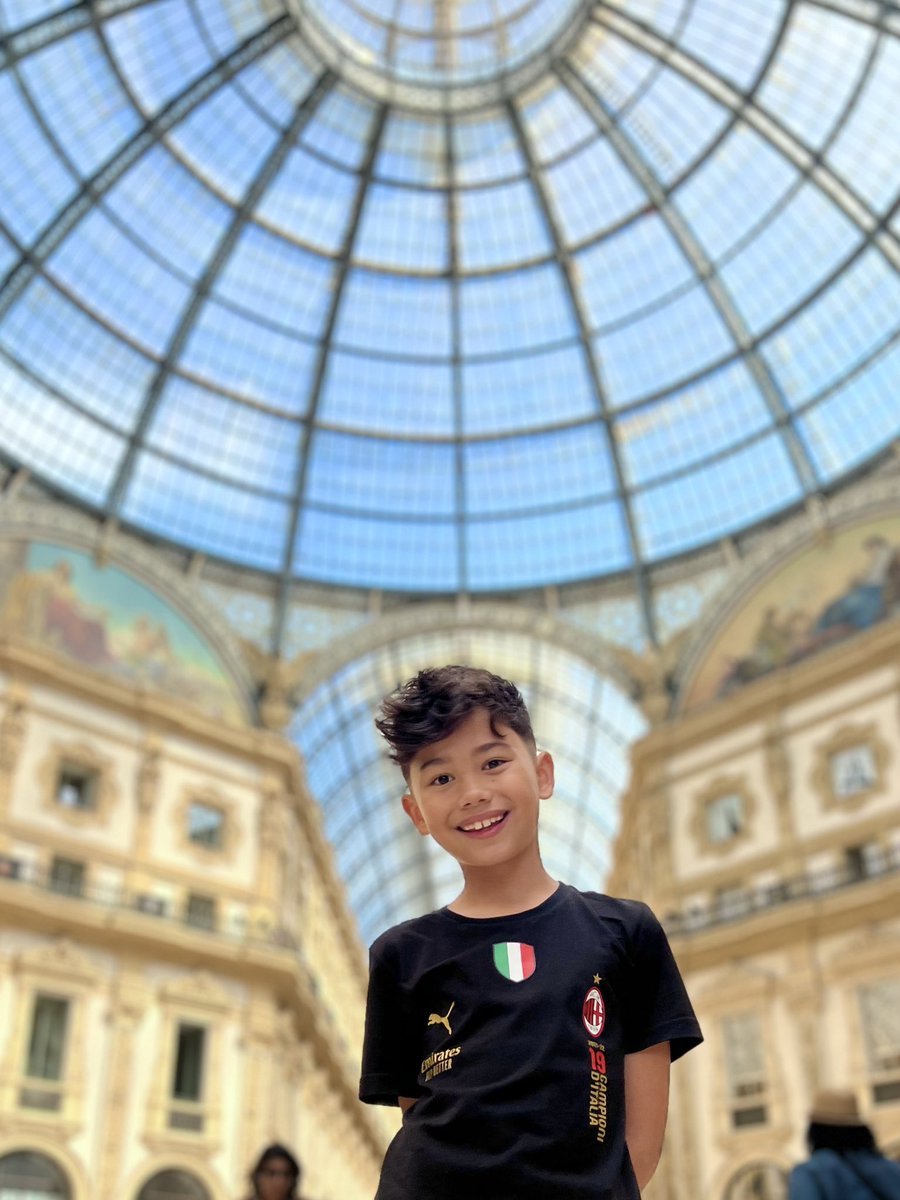 SoogieSoogs's tweet photo. Quella nera @acmilan https://t.co/JGXI0X3bpA