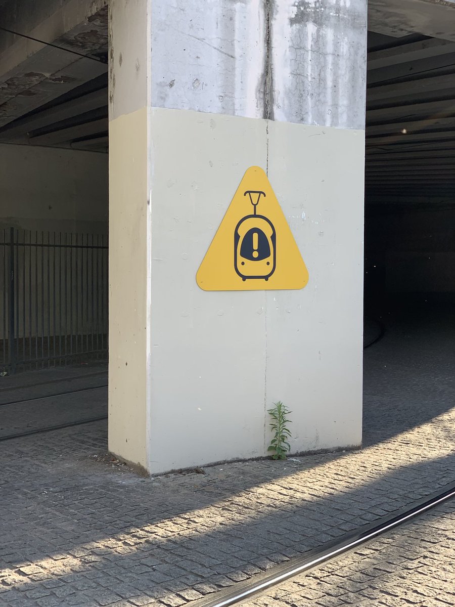 ⓘ Tram Lyon tweet media