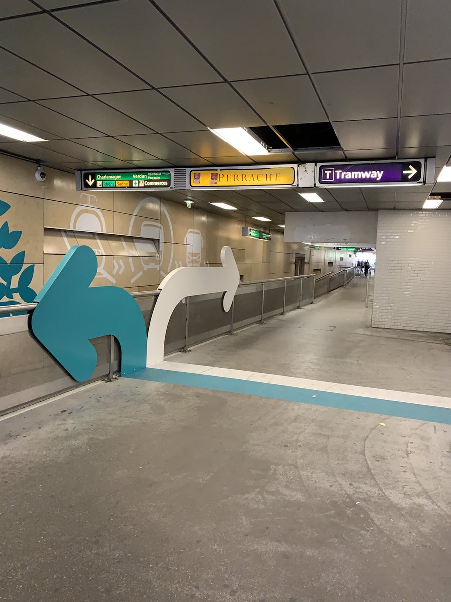 ⓘ Tram Lyon tweet media