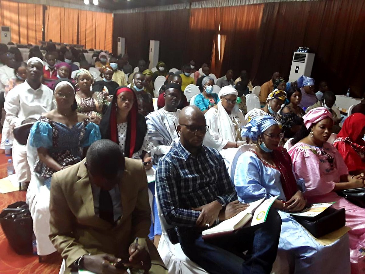 RGPH5MALIBCR's tweet photo. Mobilisation autour du #RGPH5
Après les Chefs de quartiers et les représentants des 6 Mairies de Bko, le Président du Haut Conseil Islamique du Mali ainsi que le Chef de l'Église protestante, la Direction Générale de l'#INSTAT a rencontré, ce 30/5/22, la classe politique du Mali. https://t.co/YBNSaaki9o