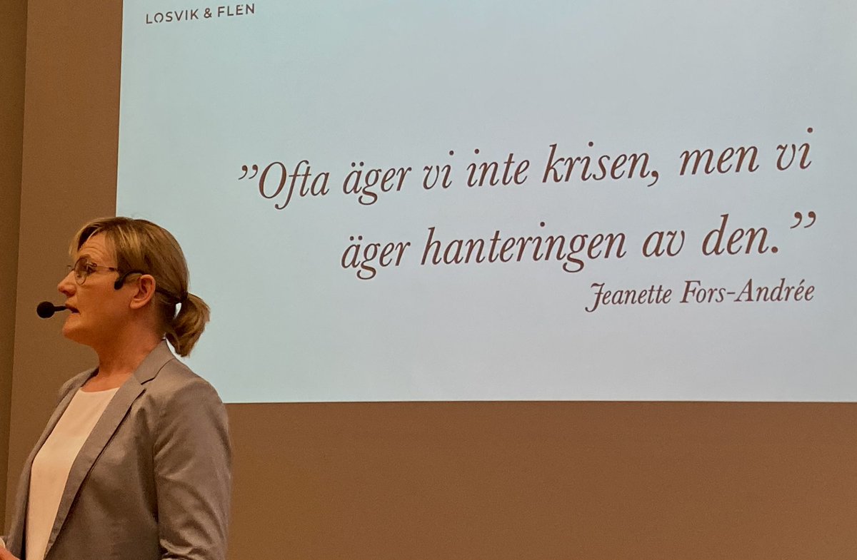 Idag tränar #Folkhälsan #kriskommunikation, med hela ledningen och kommunikationen på plats.
Vid kris: kommunicera genast, om det du vet då. 
Ta kontrollen över budskap och tonfall. Om du inte tar kontrollen gör någon annan det.
Twitter är snabbaste kanalen.