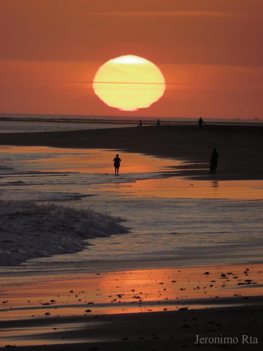 TurismoRota's tweet photo. Precioso #atardecer de #ayer en las #playasderota que nos regala #jeronimorta que enamora 😍 a que es una maravilla ? 🤗♥️
.
#felizmartes #descubrerota #disfrutarota #rotasabeafelicidad https://t.co/PrlkxCrxfW
