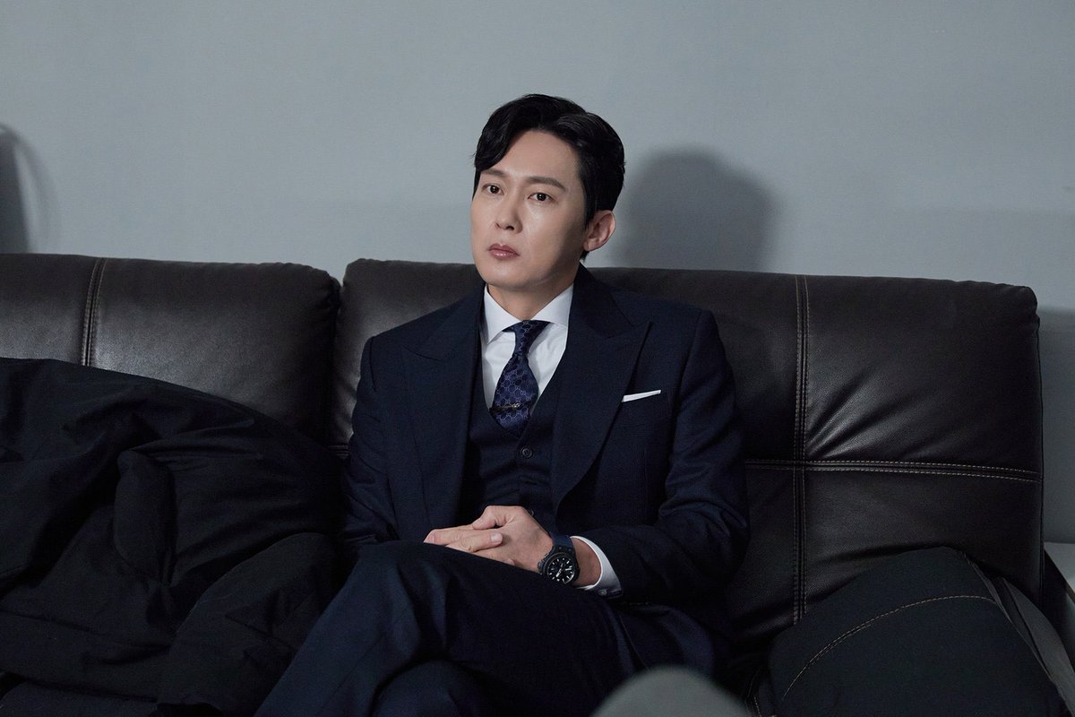 안경 쓴 박뱅을 좋아해서... 여기서 안경만 씌워주고 싶다.. 안써도 이렇게 이쁜데 안경까지 얹으면 얼마나 귀여울까...🥲