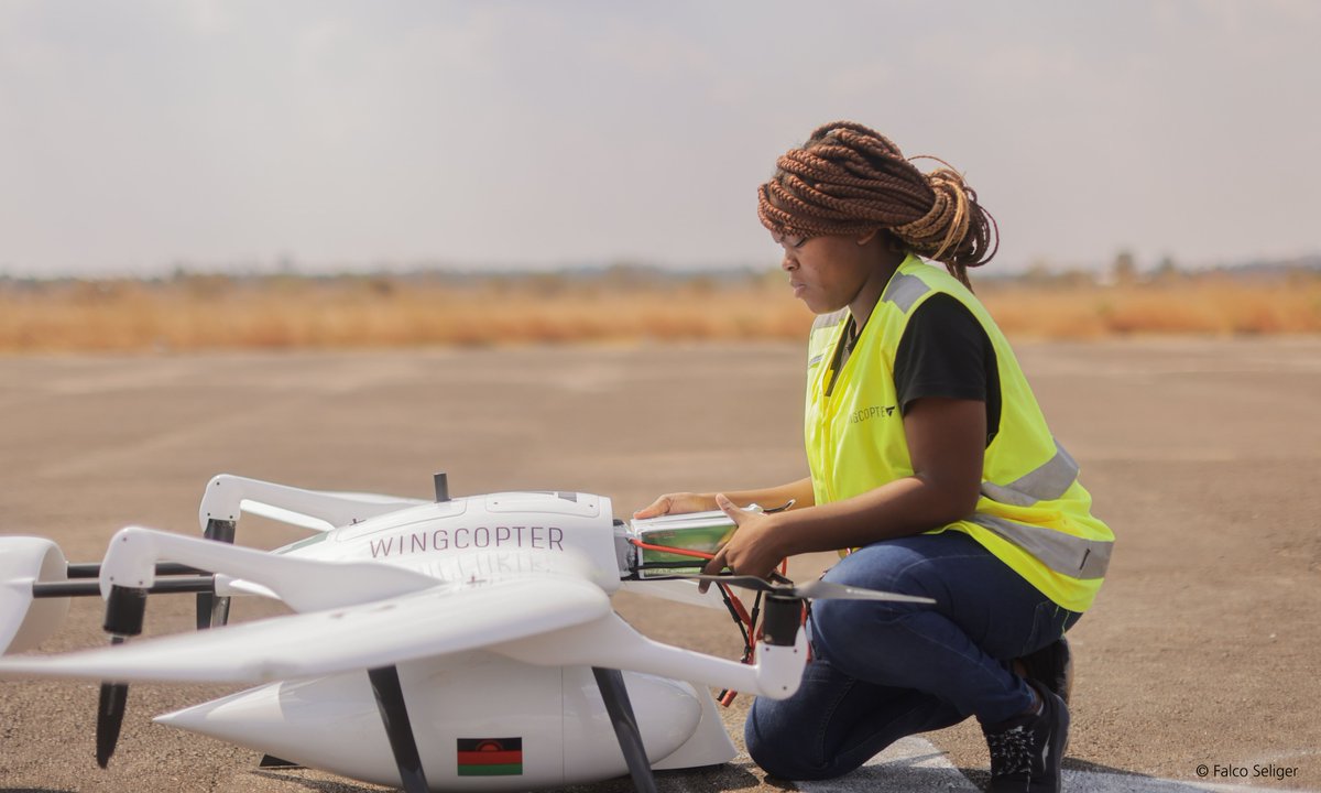 FraunhoferHHI's tweet photo. We got great news from our @BMDV_bund-funded #drone communication system #SUCOM!
Our experts deployed the system in @Wincopter’s local #DeliveryDrone program in Malawi. It connects remote villages to #MedicalCare via delivery drones.
👉https://t.co/FasVo38JU0 https://t.co/yv5i1Kyxiy