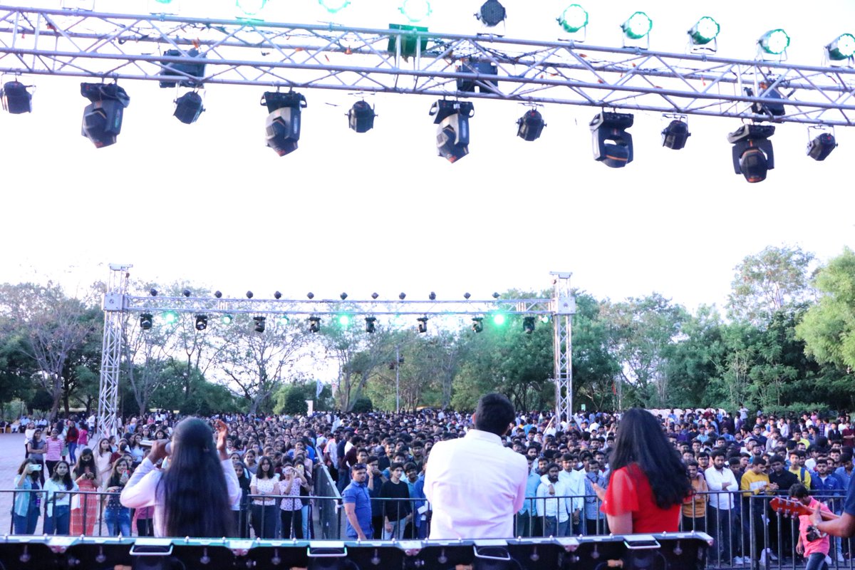 BhuvanaKashi's tweet photo. Felt alive - DJ ni8 2k22 @cvrcoenews #cvrcollegeofengineering https://t.co/nfMoXLWtds