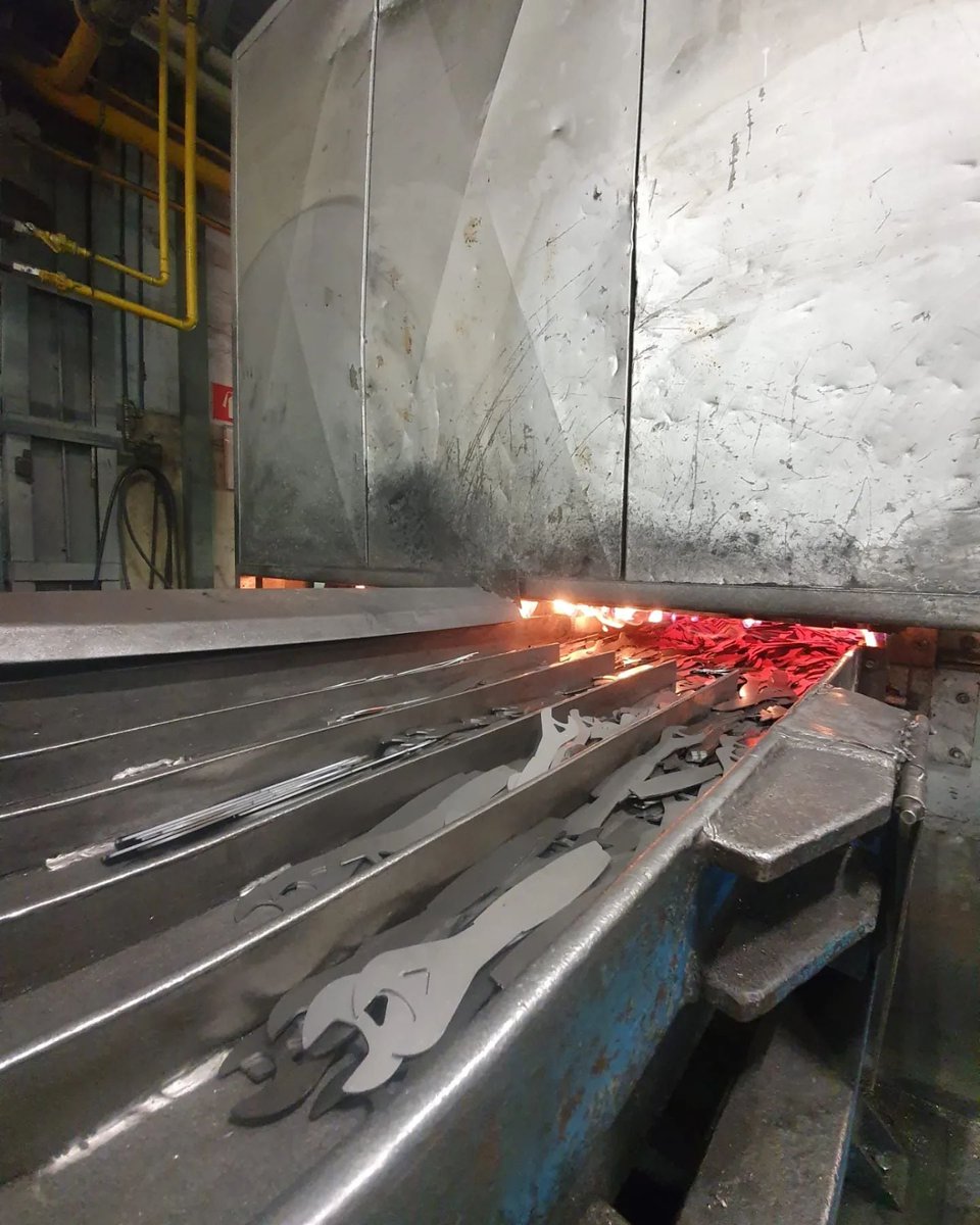 CalpicCr's tweet photo. Viernes de fábrica. Aquí vemos llaves de cono siendo #hechasparaeltrabajo en nuestra fábrica, en Europa.
#madeforwork #madeinslovenia #madeineurope #uniorbiketools #uniortools https://t.co/kwuDwCxC07