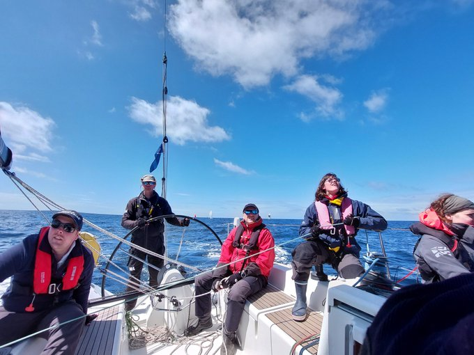 Seoltóireacht! Ed Hicks linn anois!