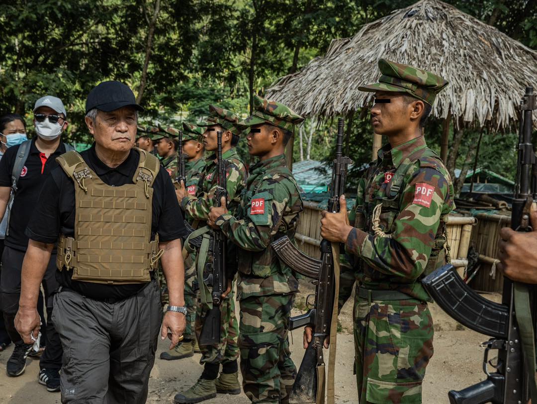 Myanmar_Now_Eng's tweet photo. Myanmar civilian president pays frontline visit to resistance army
Duwa Lashi La, the acting president of Myanmar’s National Unity Government, visited a frontline area of a People’s Defence Force chapter early last week.
Read more: https://t.co/MtqN8SreBK https://t.co/vPuXctfP8x