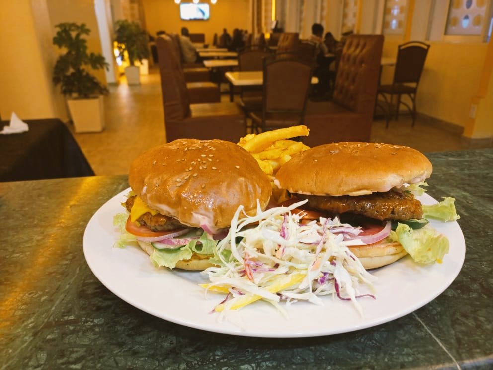 RoyalSpoonKE's tweet photo. A mid-morning with the Royal Poppy Seed Beef Burger ain't that bad. Is it?

#IamRoyal https://t.co/4afQCvc1vG