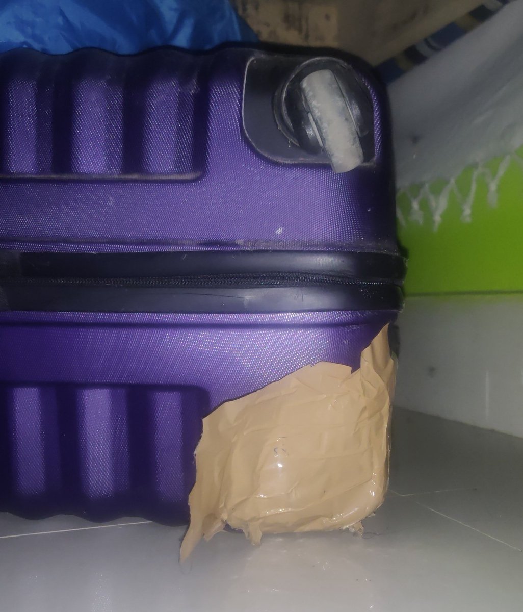 RishimohanKumar's tweet photo. @GoFirstairways i travelled to Bangalore via Patna through this booking
Reaching the destination i saw one of the wheels of my trolley was completely damaged and detached from the trolley.
Please look into the matter and allow me a compensation @BLRAirport
@AAI_Official @CES https://t.co/tXIx256GuD