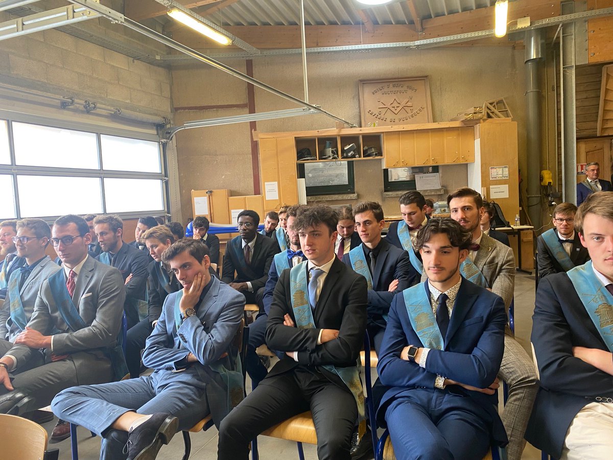 Intervention de la <a href="/FFConstructeurs/">FFC CONSTRUCTEURS</a> 🚛 au 67ème congrès des <a href="/les_compagnons/">Compagnons du Devoir</a> du Devoir et du Tour de France à Périgueux :
<a href="/Jerome_FFC/">JérômeFFConstructeur</a> présente les actions de la <a href="/FFConstructeurs/">FFC CONSTRUCTEURS</a> pour accompagner les adhérents.
Bravo #carrosserie_VINCENT, #HYMSO, #ACI, #CVIM, #Alyatis.