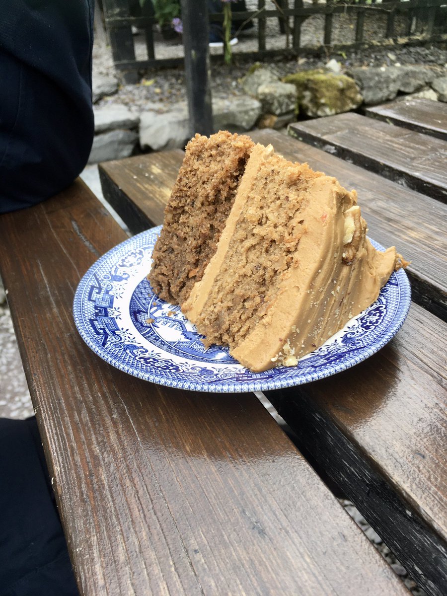 @AlanDaviesbirds @biggesttwitch @TuHwntirBont Yummy cream tea for me and Uncle Bruce was over the moon with his Coffee & Walnut cake....😋