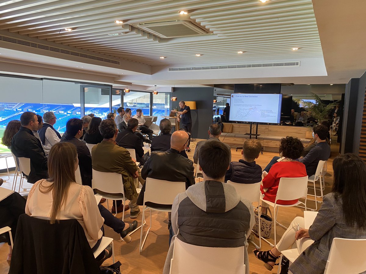 TOP-Encuentros Empresariales:
Comenzamos el TOP en Anoeta con la Real Sociedad con el tema de la analítica de datos y su aplicación: ‘Del verde al dato y del dato al verde’ con el equipo de la Unidad de Evaluación y Dato