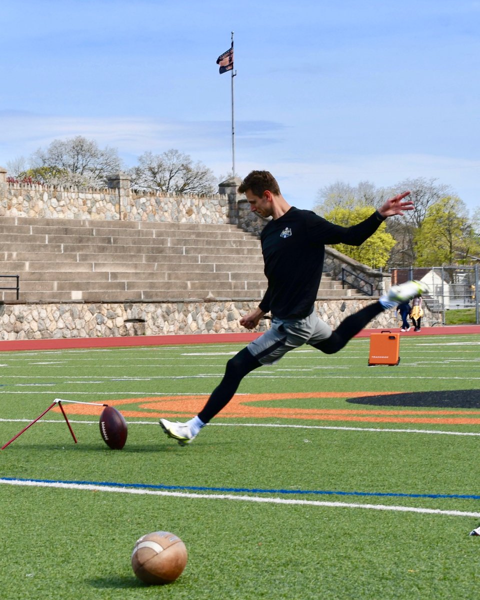 TrackmanGolf's tweet image. Simon Mathiesen, a collegiate placekicker turned operations and sales director, knows more than anyone how our technology can help kickers get better. Maybe even good enough to earn a spot on the Dallas Cowboys roster. 
blog.trackmangolf.com/trackman-direc…
🟧🏈 #TeamTrackMan #TrackManFootball