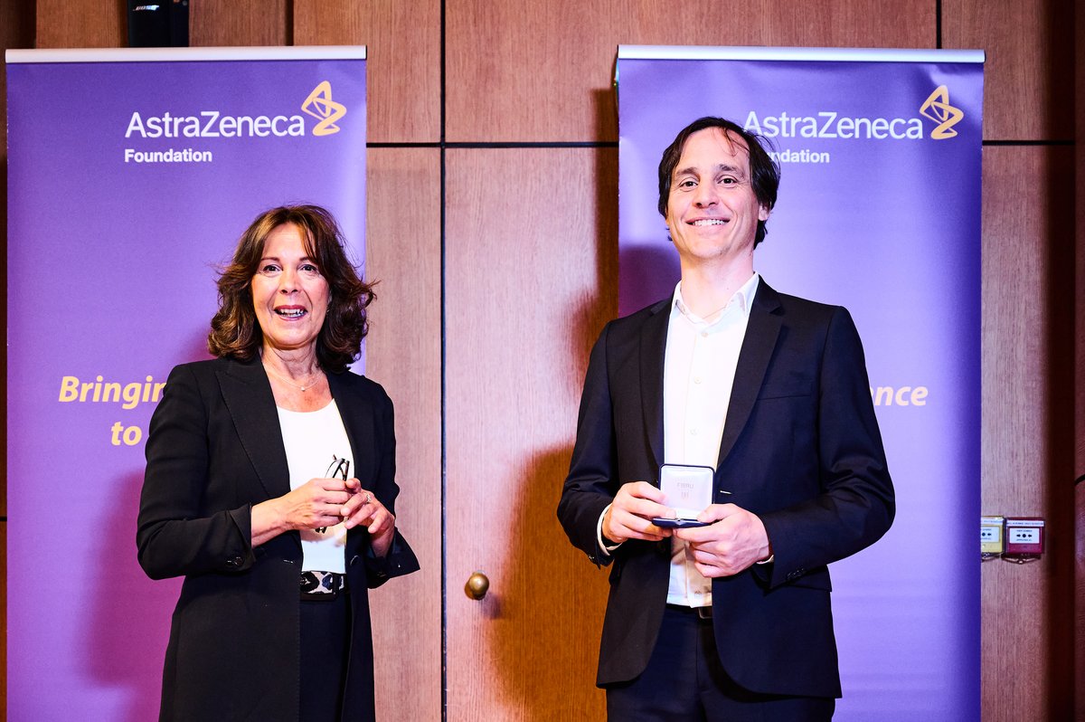 Thomas received the AstraZeneca award 2021, selected by the Royal Academy for Medicine, for the research on temperature-sensitive TRP channels and their role in health and disease. Important recognition for the great work of so many past and present members of the LICR team.