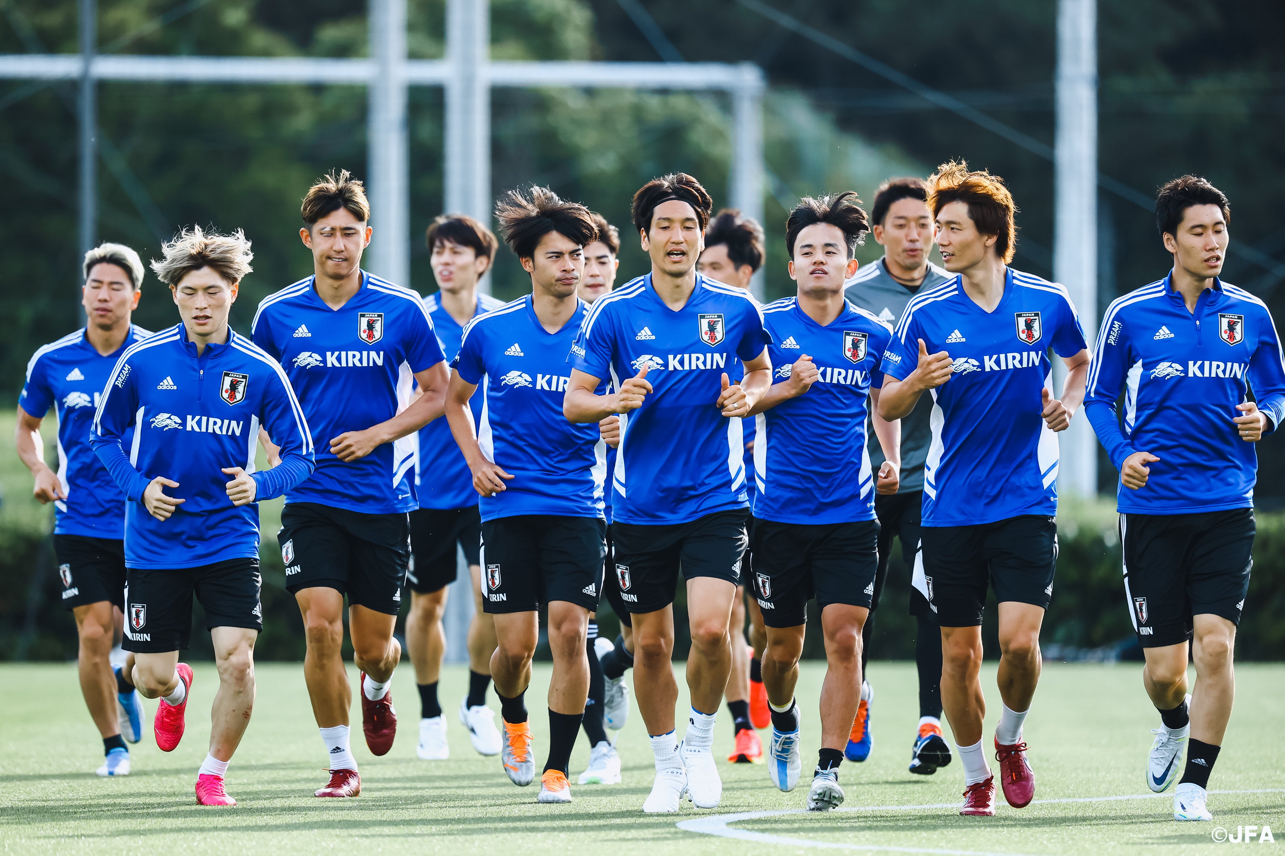 ｊリーグ 日本プロサッカーリーグ 試合へ向けて準備を続ける日本代表 トレーニング中の選手の様子をお届けします 代表親善試合 6 2 木 19 00 Ko予定 日本 Vs パラグアイ Daihyo T Co Mzend7ncmx Twitter