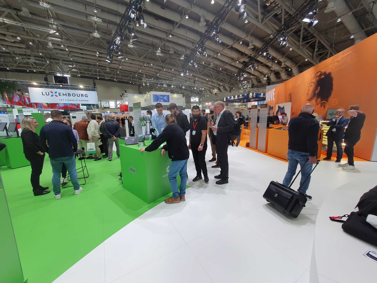 Good morning from #HM22! 

Fancy playing "Tic-Tac-Toe"? Come and join us at our #Wandelbots booth! However, your opponent is not one of us, but a #robot, that we have equipped with an unbeatable application 😁 although, is it actually unbeatable? Try it out  👉 hall 2, booth C34