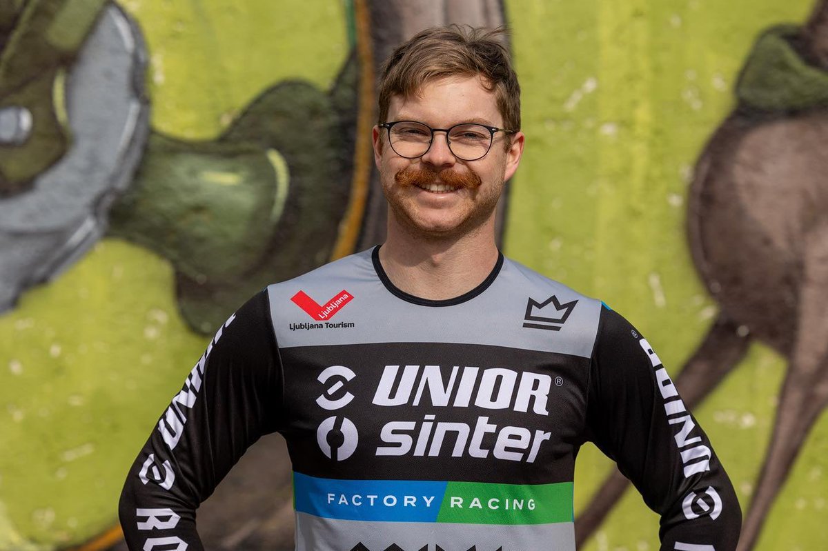 CalpicCr's tweet photo. ¡La espera ha terminado, esto es Unior - Sinter Factory Racing para la temporada 2022! ¡Ahora estamos corriendo y vamos por el estilo top! https://t.co/JosuCQ0sPF
