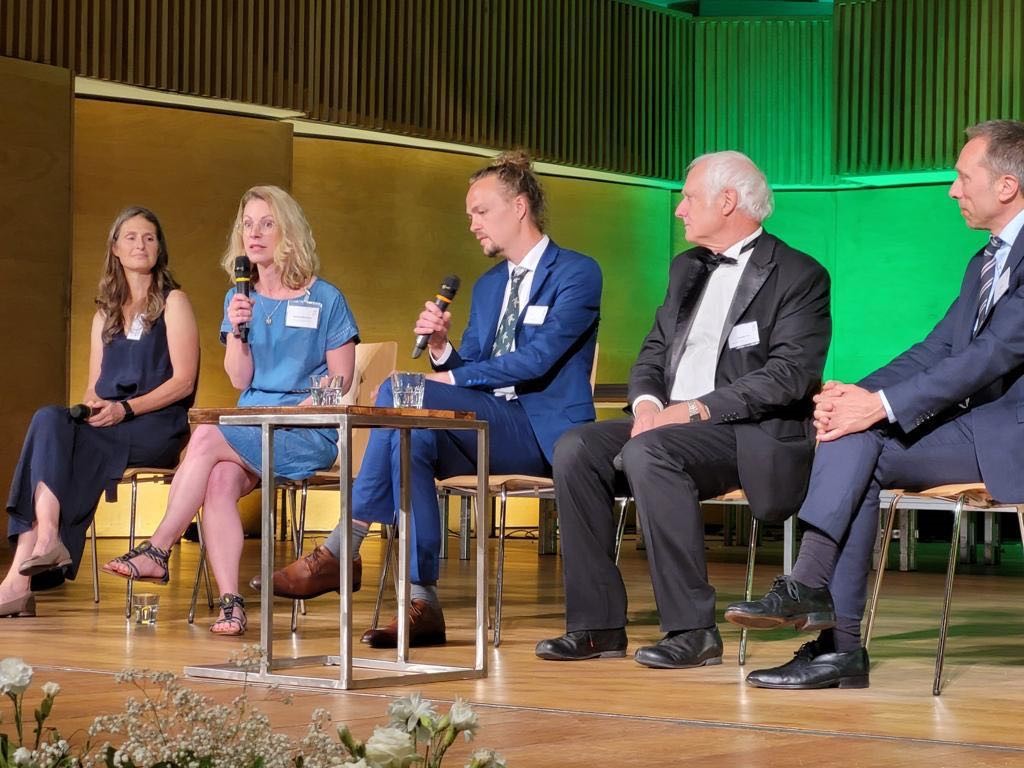ofevCH's tweet photo. «Pour conserver la #Biodiversité en #Forêt, la Suisse plaide pour plus d’engagement et d’alliances», explique Christoph Dürr de l’#OFEV (2me de droit) lors de l’événement européen sur le thème de la science et de la biodiversité, à Sibiu 🇷🇴. @europeanforest https://t.co/pi9YFVN01d