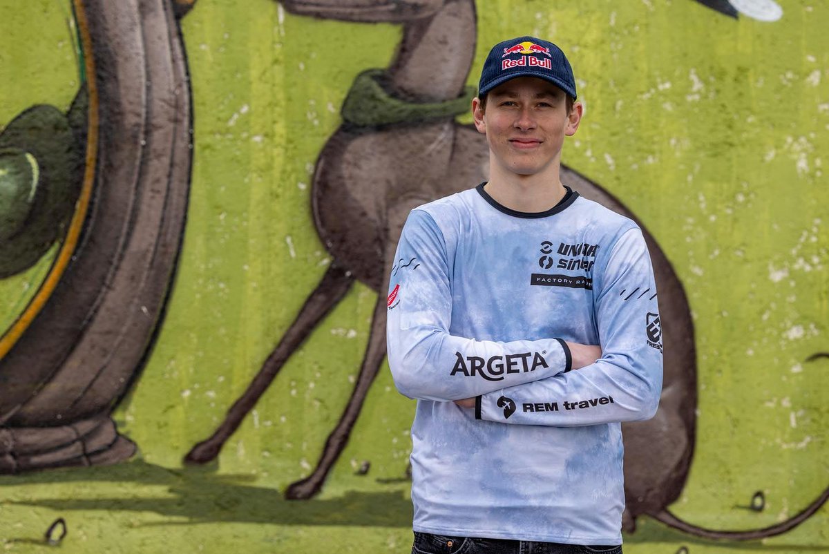 CalpicCr's tweet photo. ¡La espera ha terminado, esto es Unior - Sinter Factory Racing para la temporada 2022! ¡Ahora estamos corriendo y vamos por el estilo top! https://t.co/ZRas6izcKm