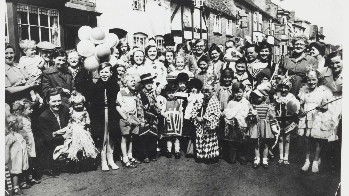 The Platinum Jubilee will be about making memories and sharing treasured ones too. Visit the Memories of Her Majesty event at Stratford Town Hall on Friday 3rd June as Stratford's community share recollections of past royal visits from HM The Queen.

👑 > ow.ly/trB650Jjy4u
