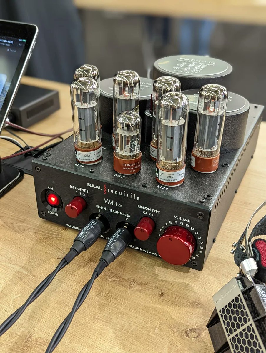 Onmag_topaudio's tweet photo. Sur le #HighEnd2022 : casque Hifi RAAL Requisite SR1b à transducteurs à rubans et ampli à tubes dédié VM-1a. Du très haut gamme.
Nos news concernant le salon : https://t.co/skWTEc2r4b
#HighEnd #audiophile #hifi #RAALrequisite #Headphones https://t.co/d8E609o1HA