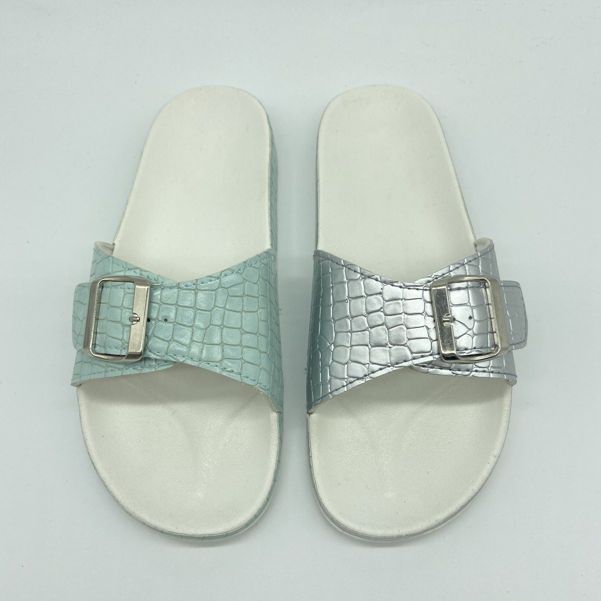 sales1_mgm's tweet photo. 🐊EVA buckle slipper slides, crocodile leather pattern.
🔗https://t.co/DvK9KOjf0y
#buckle #slippers #slideshoes #crocodileleather https://t.co/GrliXbWfsX