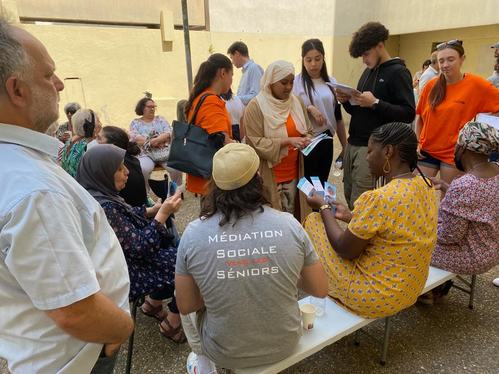 Lundi 30 mai se déroulait le café citoyen du dispositif #M2S dans la résidence d’Eugène Pottier ! 

Présence de @uniscite ,du <a href="/GerontopoleSud/">Gérontopôle Sud</a> , de <a href="/1001ViesHabitat/">1001 Vies Habitat</a> et de l'association des locataires ! 

#cafecitoyen #Marseille #seniors #mediationseniors #médiateursociaux