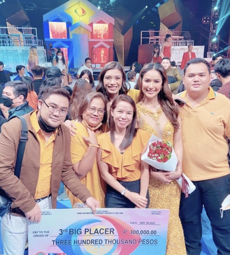 samlysmile's tweet photo. OMG IM NOT CRYING IM NOT 😭😭😭 LY WITH SAMBER'S FAM!! 💜🦋✨ https://t.co/liTJ8m9P6j