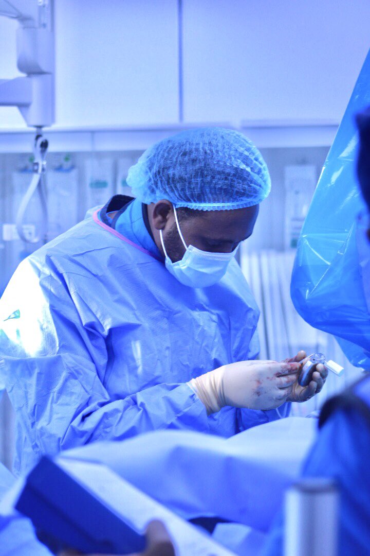 kfaisalhospital's tweet photo. Our cardiology team has performed the first Implantable Cardioverter Defibrillator (ICD) implantation to a young patient with hypertrophic cardiomyopathy. The device prevents sudden cardiac death by detecting abnormal rate &amp; rhythm abnormalities of the heart.

Kudos to the team👏🏽 https://t.co/9uwytfPXjI
