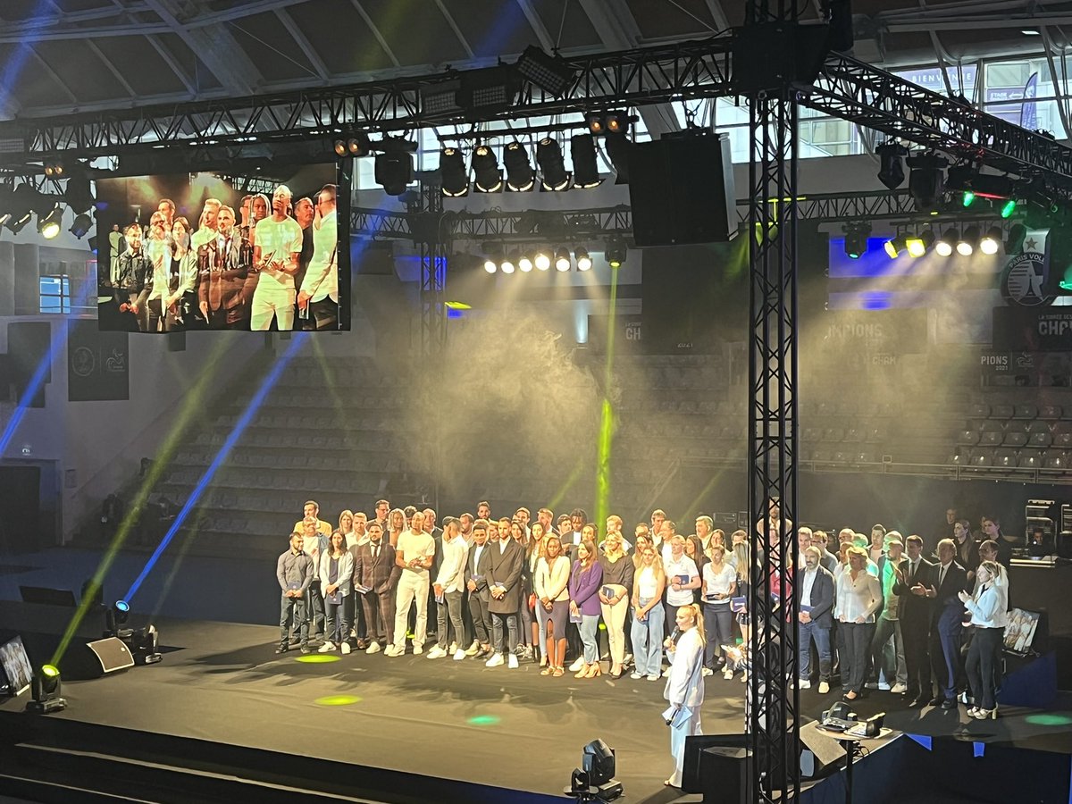 CabinetBertrand's tweet photo. Félicitations à tous nos champions ! 🇫🇷🥇🥈🥉
Bravo et merci @FranceOlympique et @FRAparalympique pour l’organisation de cette soirée en l’honneur de ces athlètes et de leurs équipes ! 
Direction @Paris2024 💪 @Sports_gouv @AOC1978 https://t.co/ySMaVGLeIL