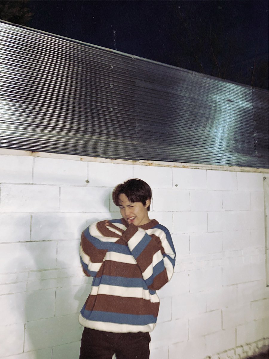 Hello Treasure Makers! Today i wrapped in a cute style and a comfy sweater. The weather is still a little cold so wear a warm clothes while going out!