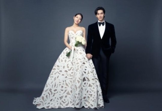SALT Ent. shared #ParkShinHye and #ChoiTaeJoon welcoming their first child today!

Acc. to the report, ParkShinHye gave birth to a healthy baby boy and both are in good health. Congratulations!  

entertain.naver.com/now/read?oid=4…  #KoreanUpdates VF