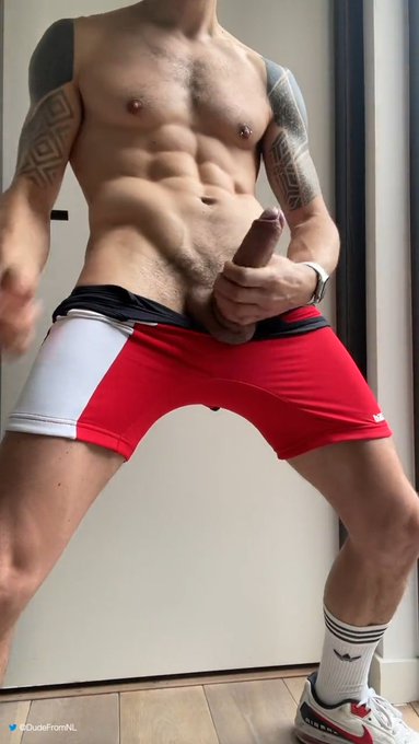 Who wants to wrestle? Loser bottoms! https://t.co/8wuBYDo3eO