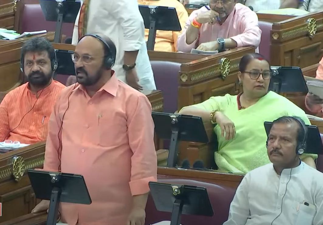 YogendraUpadhy's tweet photo. विधानभवन, लखनऊ में उत्तर प्रदेश की 18वीं #विधानसभा सत्र की कार्यवाही में प्रतिभाग करते हुए | https://t.co/QXaoSrbRWo