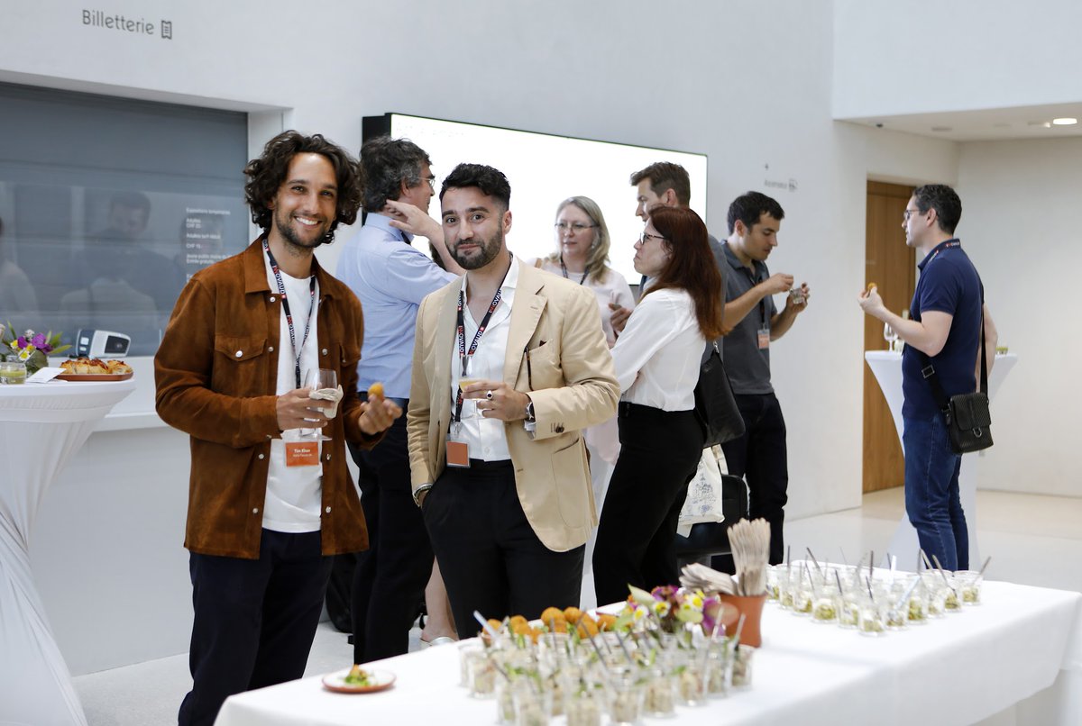 Timur Aak tweet media