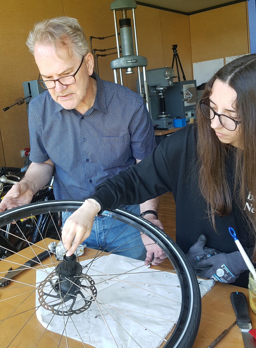 mbberufskolleg's tweet photo. Talentschule - 
Werkstatt Zweiradtechnik 🚲

Die Talentschule bietet seit Neustem im Rahmen des Unterrichts die Fahrradwerkstatt an.

#maxbornberufskolleg #talentschule #fahrradwerkstatt https://t.co/rBJmH0OVUF
