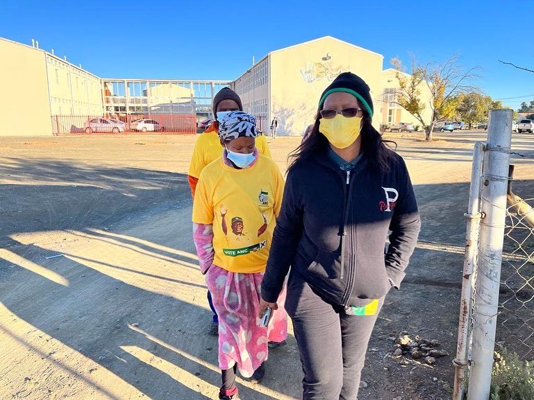 AncNcape's tweet photo. Voting for special votes is underway. Voters are making their way to the voting station @ Carnarvon High School to cast their votes for their preferred candidates. Carnarvon is black, green and gold. @NgxangaDeshi 

#Kareeberg
#Ward04
#VoteANC
🖤💚💛 https://t.co/bdZGJd7Snj