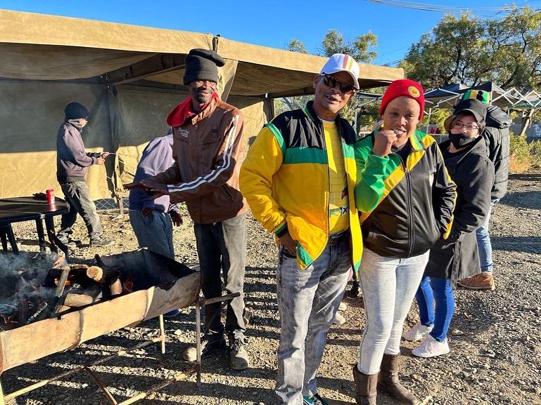AncNcape's tweet photo. Voting for special votes is underway. Voters are making their way to the voting station @ Carnarvon High School to cast their votes for their preferred candidates. Carnarvon is black, green and gold. @NgxangaDeshi 

#Kareeberg
#Ward04
#VoteANC
🖤💚💛 https://t.co/bdZGJd7Snj