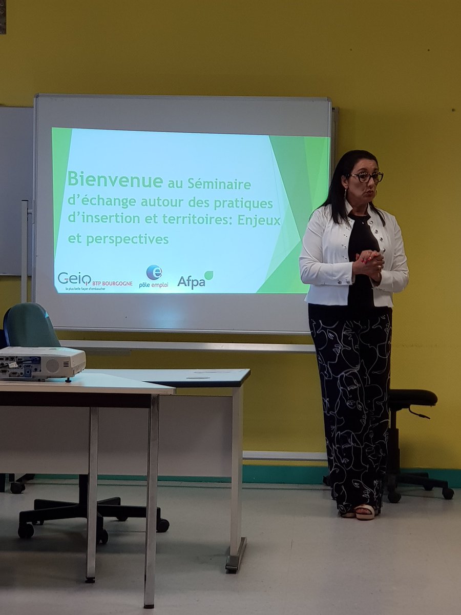 Séminaire  autour des pratiques  d'insertion  et territoires organisé  par les stagiaires  et le formateur  CIP de l'Afpa.
Merci à  Mme Fadila Khattabi pour sa présence  au séminaire.