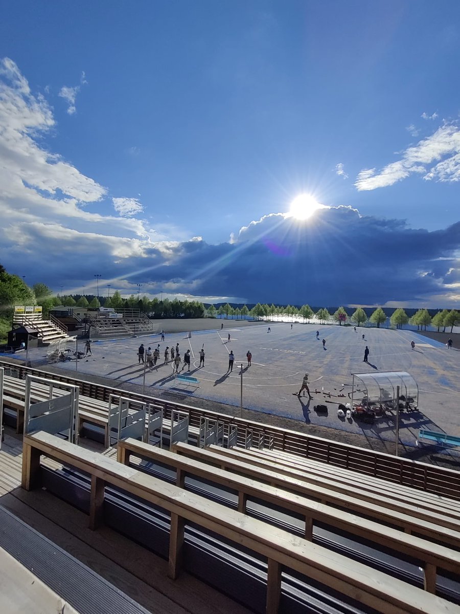 Katsokaa mikä maisema, huomenna ke klo 18 pelaa miehet ja to klo 18 naiset. Tule paikalle ja ota kaveri mukaan, sillä tällä viikolla kaksi yhden hinnalla #ikaalinen #pesis #suomenkaunein #ikatarmo #tarmotakoo #ykköspesis